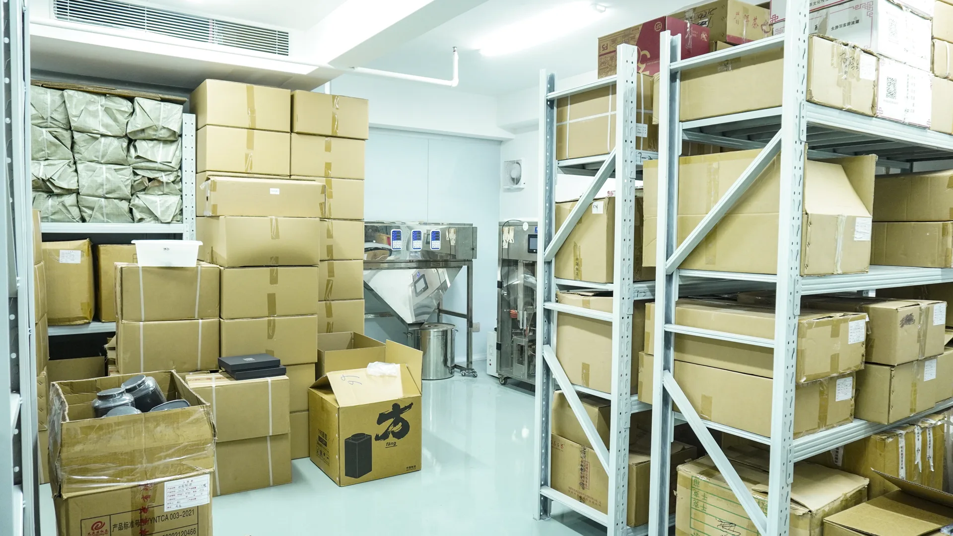 Packaging workspace and equipment